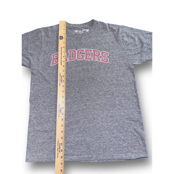 The Victory Wisconsin Badgers T-Shirt Size:‎ Large - Picture 3 of 4